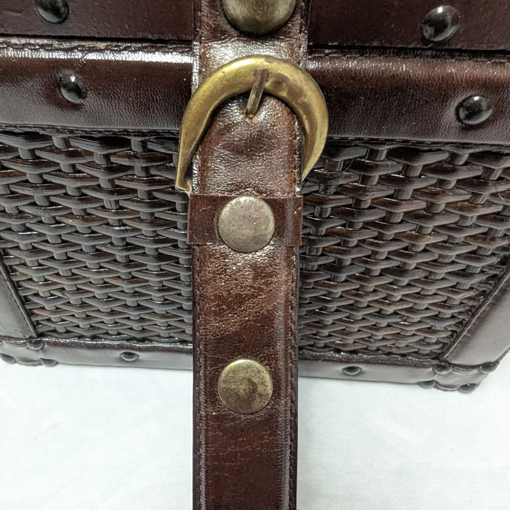 Vtg 80s Hinged Wicker Riveted Wooden Box Med 10x9x11 Dome Lid Snap Closure READ